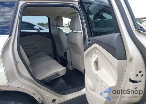 2017 Ford Escape Titanium z USA, uszkodzony, nr VIN 1FMCU0JD7HUD84006